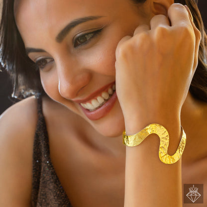 Anti-Tarnish Wavy Bracelet